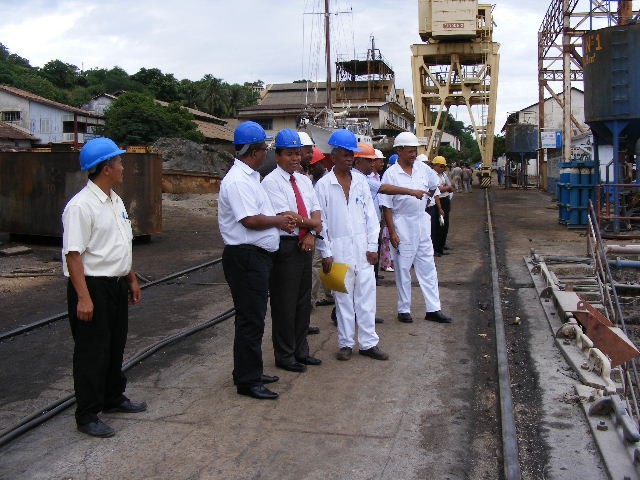 VISITE DU PRESIDENT DU CONSEIL D’ADMINISTRATION de la SE- CREN AVEC LES STAFFS DIRIGENTS POUR UNE NOUVELLE STRATE- GIE DE DEVELOPPEMENT DU CHANTIER EN MARS 2013